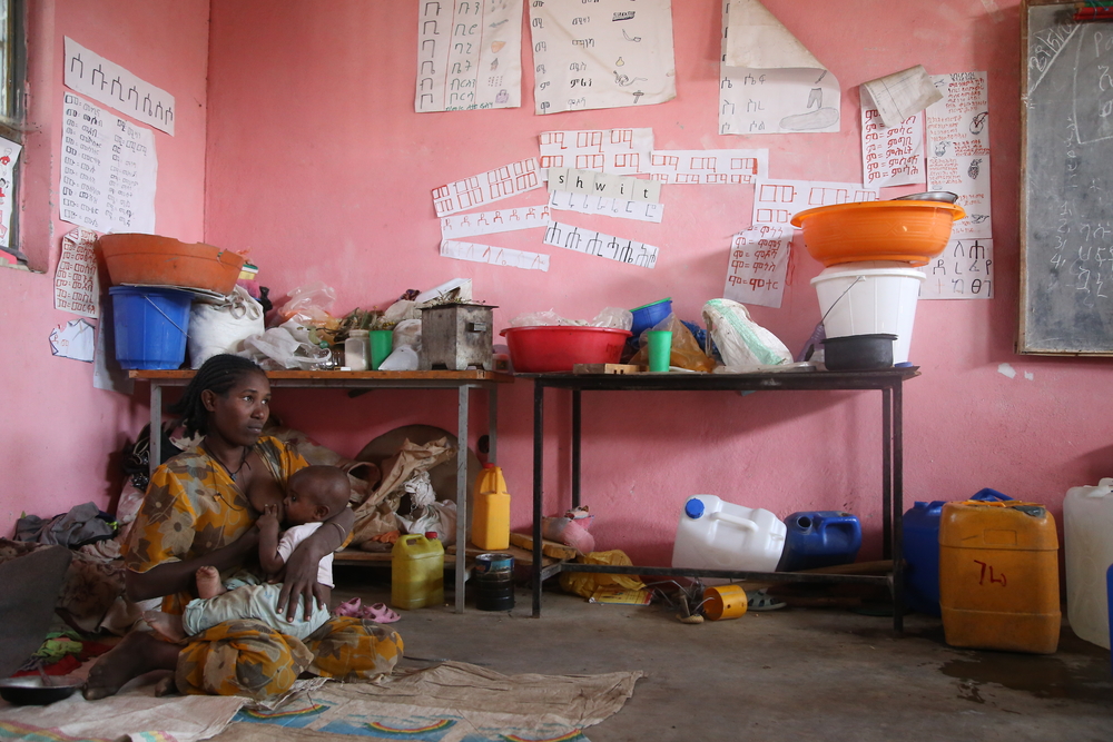 Bayesh Danyo tiene 25 años y es madre de dos niños pequeños. Es de Humera, pero lleva más de un mes alojada en la escuela Basin en la ciudad de Axum, a donde han llegado miles de personas desplazadas en las últimas semanas. Marzo de 2021.