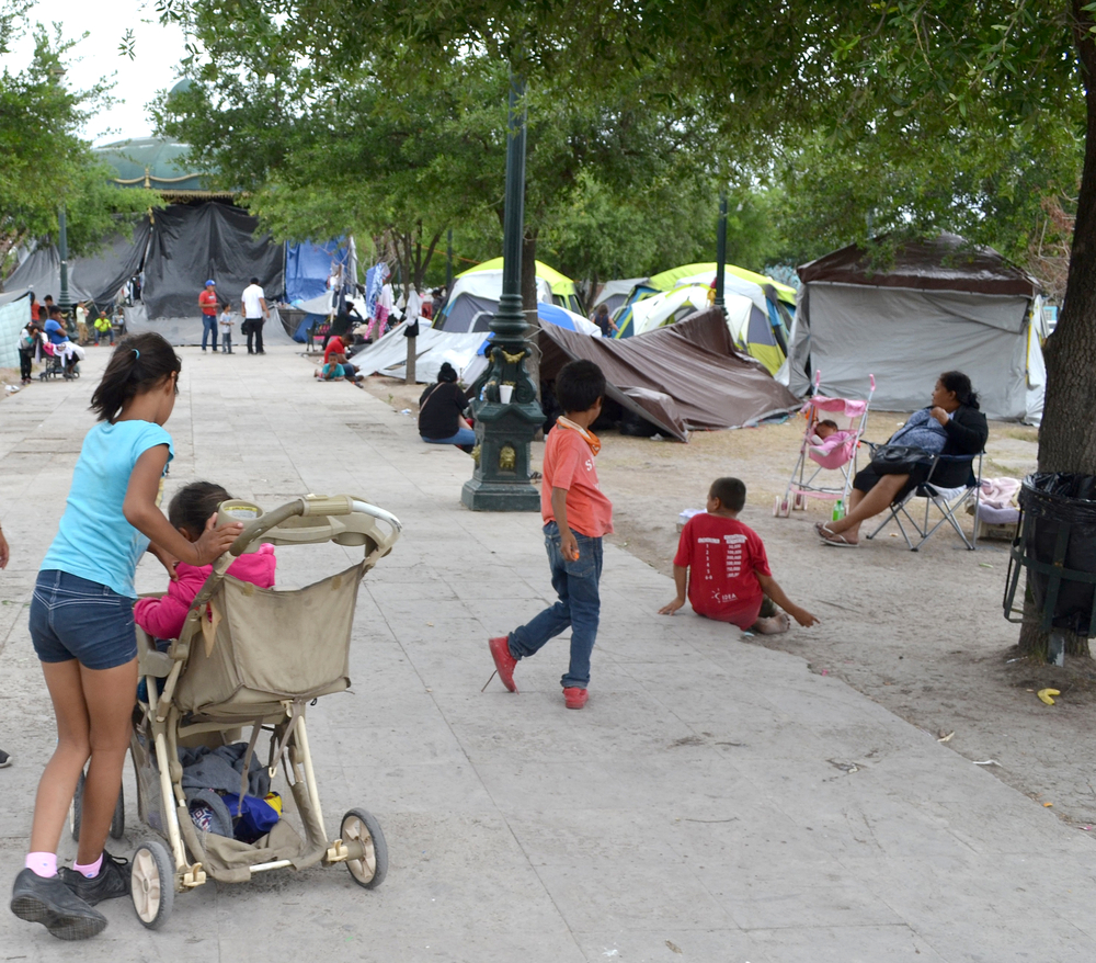 Personas migrantes varadas en la 