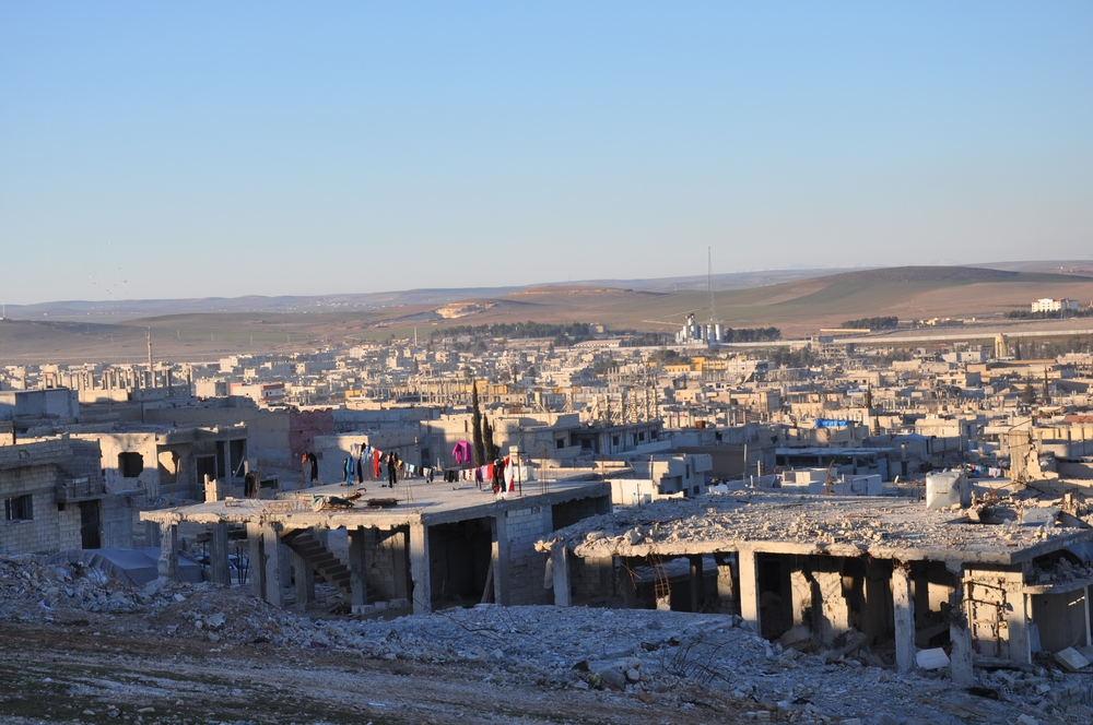 2015: gran crisis de desplazamiento. En febrero de 2015, después de que el ISIS se fuera de Kobane, cientos de personas regresaron allí con pocos o ningún servicio de atención médica en el área. 