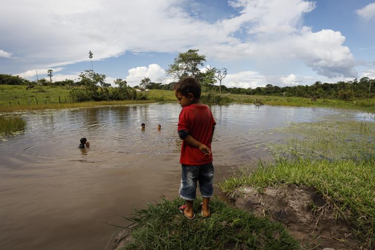 Niño en La Montañita, en Bolívar, al sur de Venezuela.