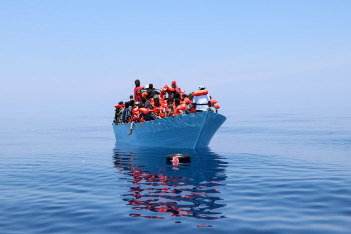 El 12 de junio rescatamos a las 93 personas a bordo de este bote en el Mar Mediterráneo. Junio de 2021Avra Fialas/MSF