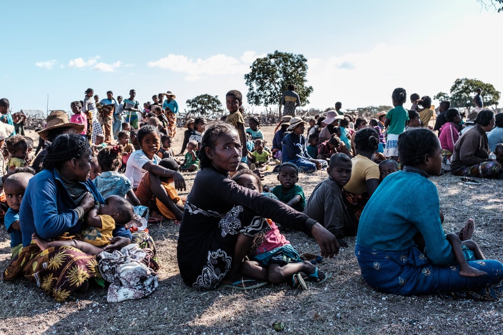 En junio, comenzamos a distribuir raciones de alimentos a las familias de pacientes con desnutrición para ayudar a restablecer su acceso a los alimentos. Región de Androy, Madagascar, julio de 2021