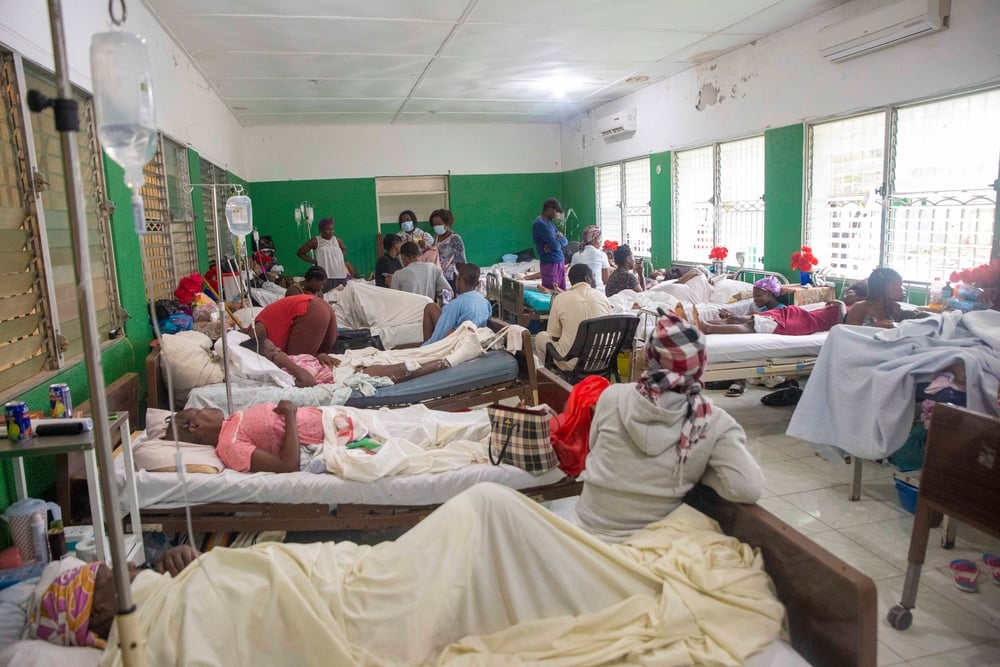 Habitación del hospital general de Los Cayos cuatro días después del terremoto del 14 de agosto de 2021. Estamos apoyando este hospital con suministros.