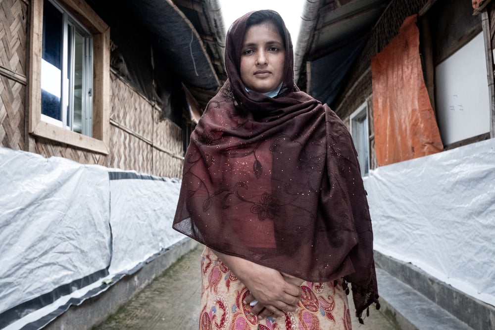 Kawsar tiene 27 años y vive en un campo de refugiados rohingya en la zona de Goyalmara con seis familiares. Bangladesh, julio de 2021