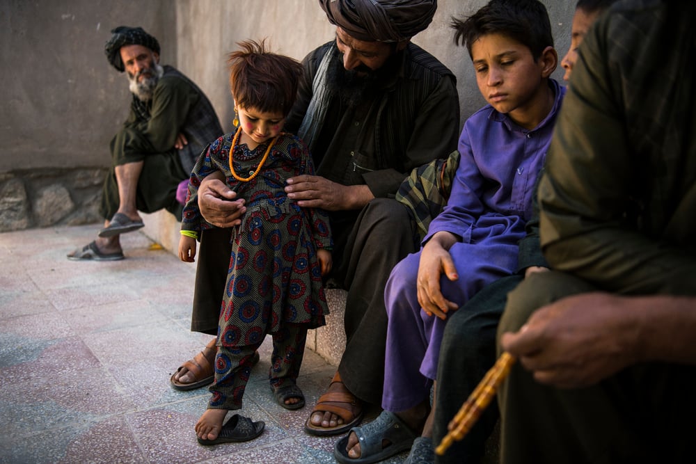 Personas en un campo de desplazados internos en Herat, al cual llegaron huyendo de los combates y la sequía, y a quienes atendemos desde un hospital regional que cubre las provincias de Herat, Farah, Badghis y Ghor. Afganistán, agosto de 2019