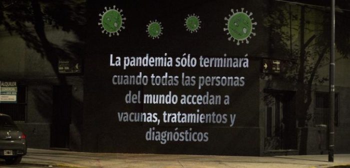 En Médicos Sin Fronteras decidimos llevar a las calles nuestro mensaje sobre la suspensión de los derechos de propiedad intelectual en herramientas médicas contra el COVID-19 mientras dure la pandemia. Buenos Aires, Argentina. Marzo de 2021MSF