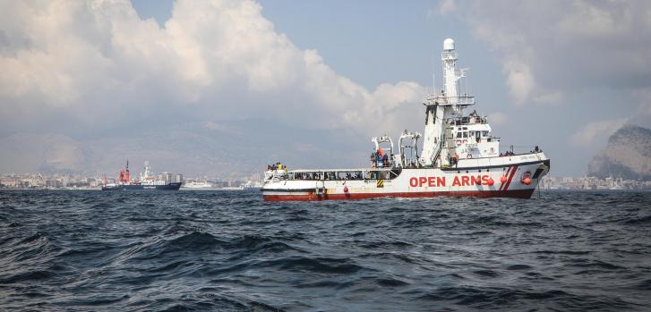 El barco de búsqueda y salvamento, Open Arms, es el único barco de salvamento de una ONG que se dedica actualmente a la búsqueda y el salvamento que salvan vidas en el mar Mediterráneo central. Mediterráneo, septiembre de 2020.MSF/Hannah Wallace Bowman