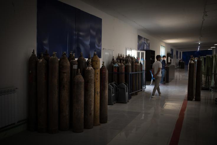 Cilindros de oxígeno en los pasillos del hospital especializado en Covid-19 en Hassakeh, en el noreste de Siria. 