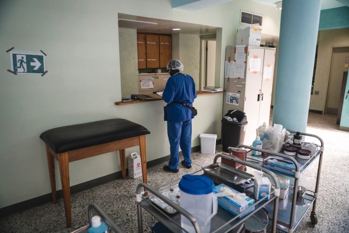 Imagen de archivo del 1 de octubre de 2021: el corredor de nuestro hospital en Turgeau, Haiti.Pierre Fromentin/MSF.