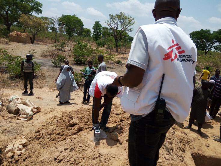 Equipo de MSF analizando el nivel de plomo en la zona minera de Zamfara, Nigeria
