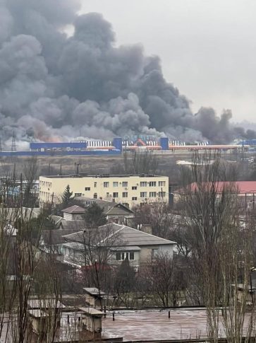 Una zona de la ciudad de Mariúpol, Ucrania, siendo bombardeada. 3 de marzo de  2022.MSF.