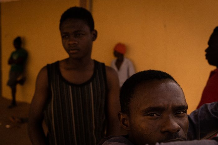 Migrantes en Agadez, Níger. Alli contamos con clínicas móviles en las que hemos proporcionado atención sanitaria gratuita, apoyo psicosocial, derivaciones médicas de los casos complicados y evacuaciones de emergencia. Yarin Trotta del Vecchio.