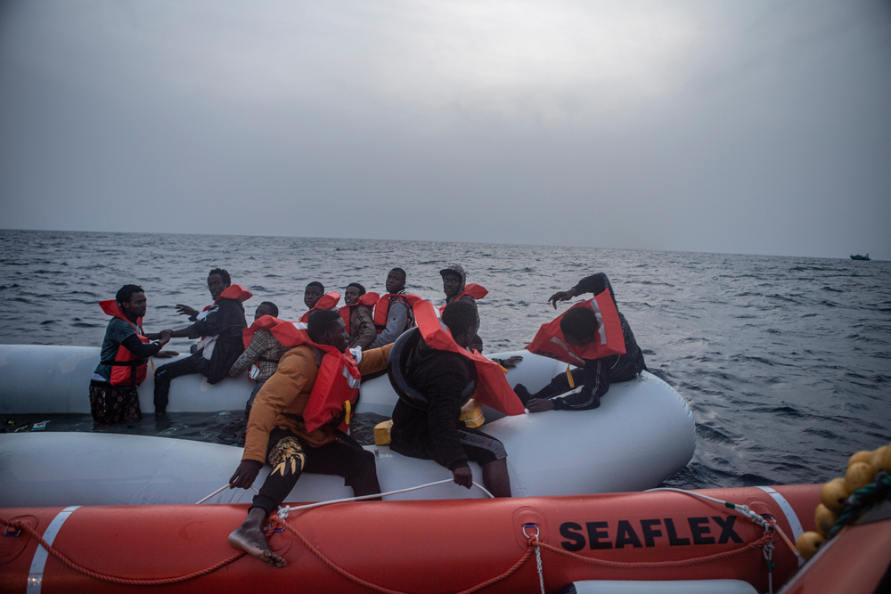 El 29 de marzo de 2022, nuestro buque Geo Barents rescató en el Mediterráneo Central a 113 personas que viajaban en un bote de goma que estaba haciendo agua.Anna Pantelia/MSF.