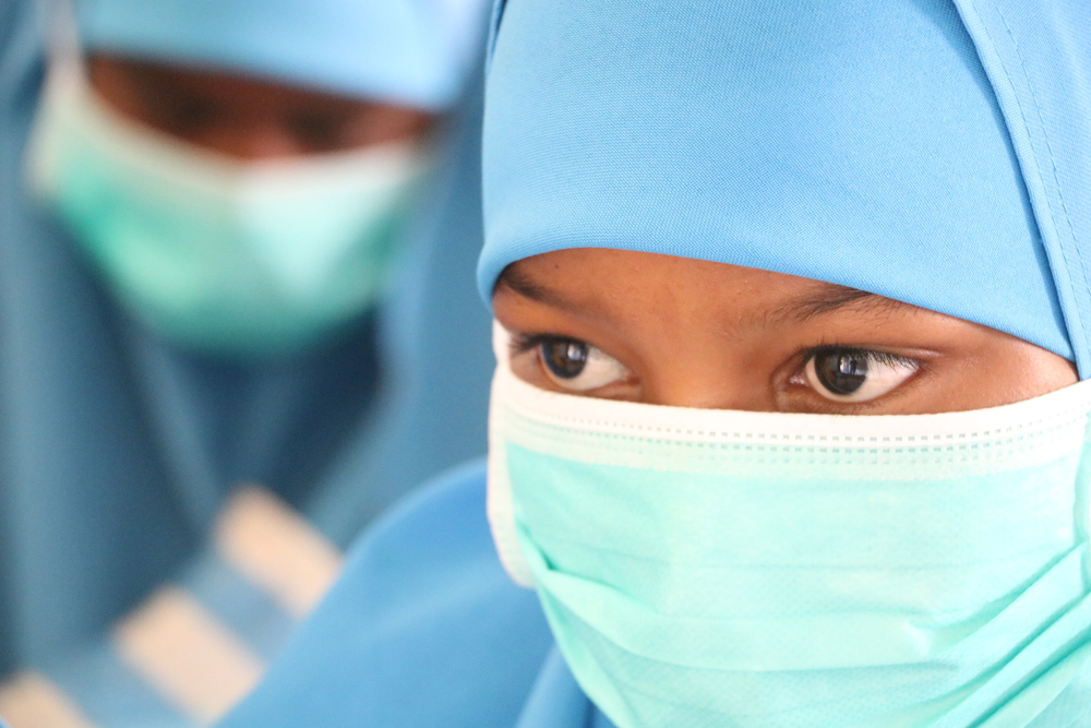 Una joven aguarda su examen de la vista en Hudur, región de Bakool, Somalia.MSF/Hanad Abdi.