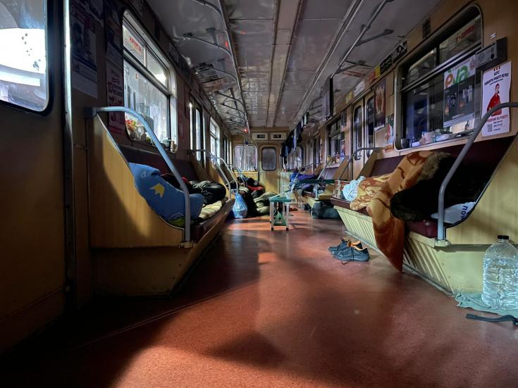 Vagón de metro transformado en viviendas para personas desplazadas por la violencia en el este de Ucrania. 