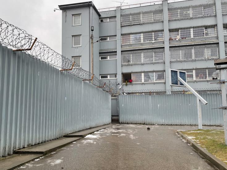 Kybartai, una prisión que dependía del Ministerio de Justicia, se convirtió en un Centro de Registro de Extranjeros de la Guardia Fronteriza del Estado (SBG) para hombres solteros en septiembre de 2021, sin renovaciones importantes en las instalaciones. S