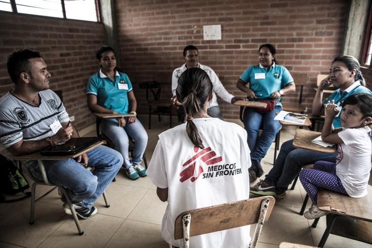 Los equipos de psicología de MSF realizan sesiones de terapia tanto individual como grupal en los hospitales municipales y pueblos de la sierra del Cauca. Foto: Colombia, 2014.
