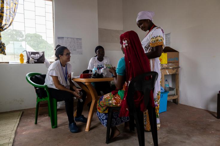 Consulta sobre salud materno-infantil con el equipo de MSF en Palma, Cabo Delgado, Mozambique
