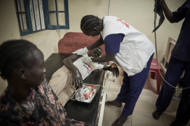 Paciente atendido por mordedura de serpiente en Ameth-Bek, Sudán del Sur