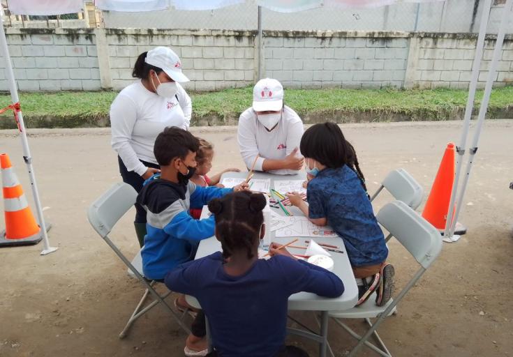 Atención a niños y niñas migrantes en clínica móvil de MSF, Honduras