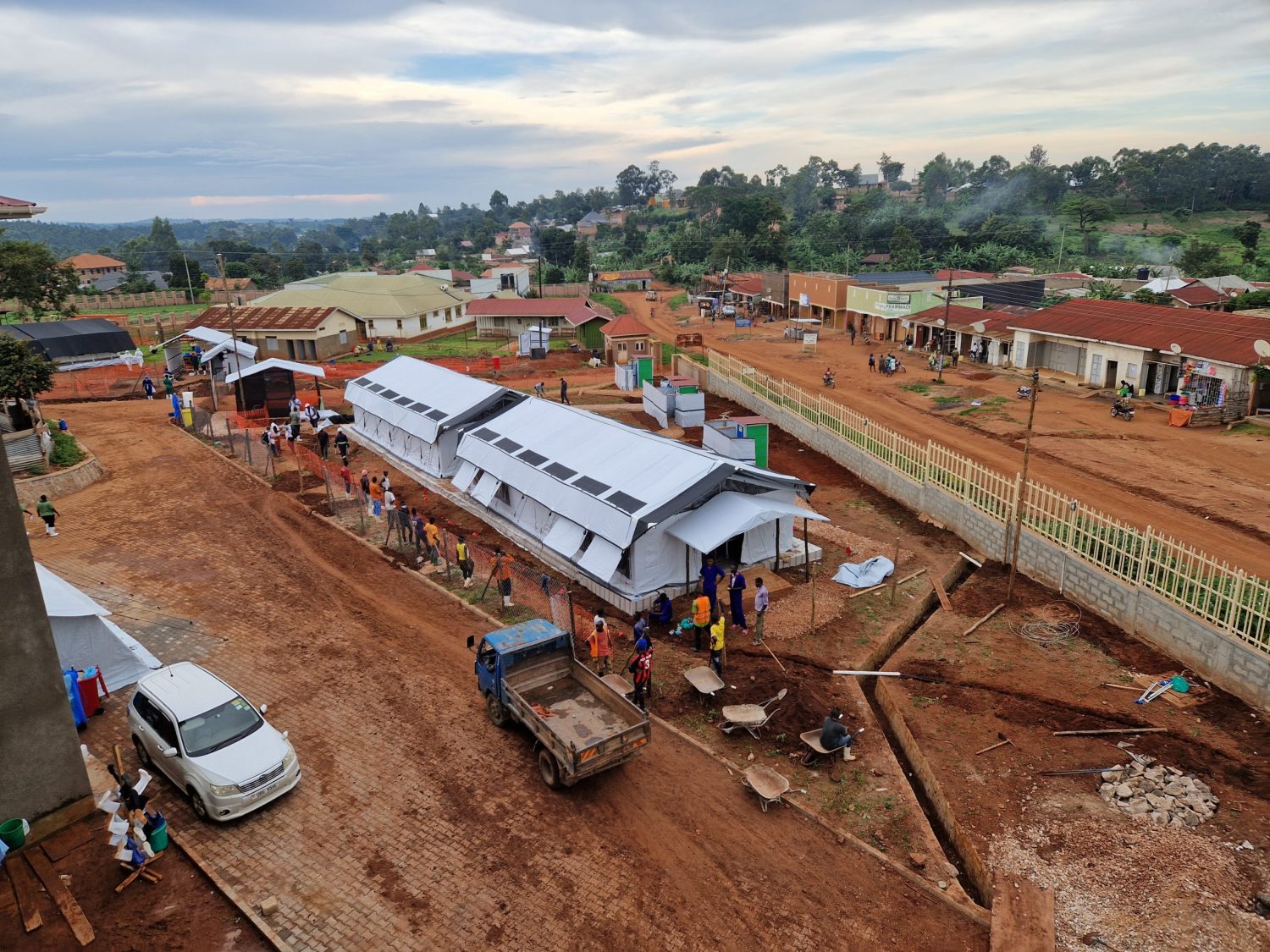 Debido al brote de Ébola en Uganda, establecimos una unidad de tratamiento con 36 camas en el hospital de Mubende.Augustin Westphal/MSF.