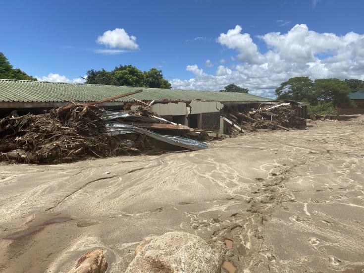 Los restos que han quedo de un centro de salud de Nkhulambe, destruido tras el paso del ciclón Freddy.