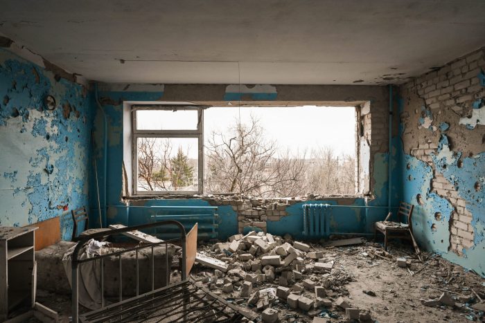 Hospital de la ciudad de Vysokopilla, Oblast de Kherson, inmerso entre los escombrosColin Delfosse.