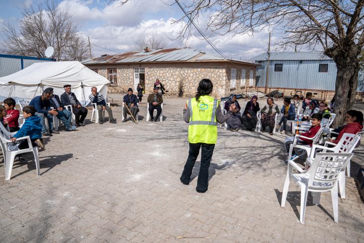 Psicóloga de una organización apoyada por MSF brinda asistencia psicosocial en Turquía. 