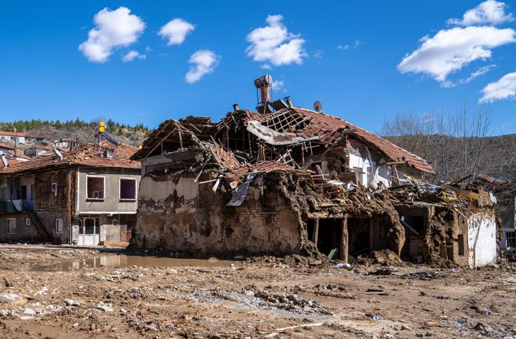 Destrucción causada por los terremotos y las inundaciones en el pueblo de Polat, Malatya, Turquía..
