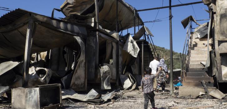 El fuego estalló en Moria, Lesbos, quemó hasta los cimientos todo el campamento y obligó a 12.000 personas a evacuar el lugar.MSF