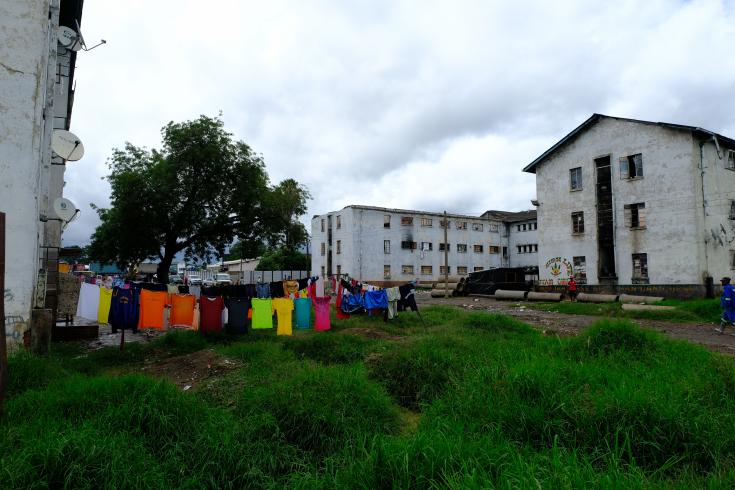 Edificios Matapi en Mbare, Harare, uno de los suburbios más densamente poblados de la capital de Zimbabue.