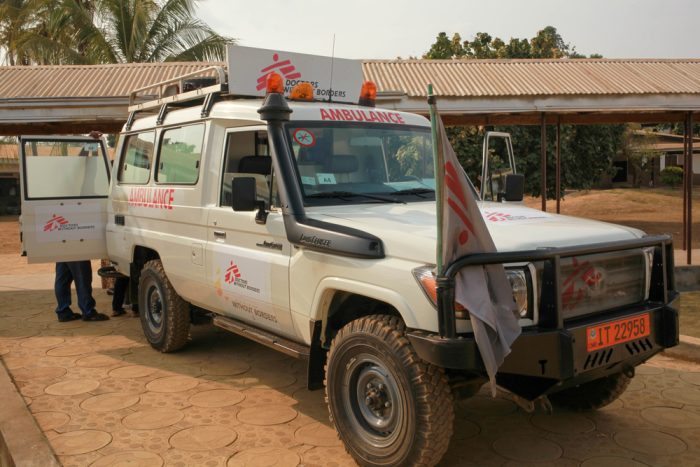 Imagen de archivo del 5 de febrero de 2021: una ambulancia de nuestra organización en el distrito de Mamfe, Camerún.Scott Hamilton/MSF.