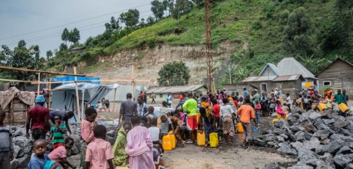 Distribuimos agua a las personas desplazadas en Sake, Kivu del Norte. República Democrática del Congo, mayo de 2021Moses Sawasawa