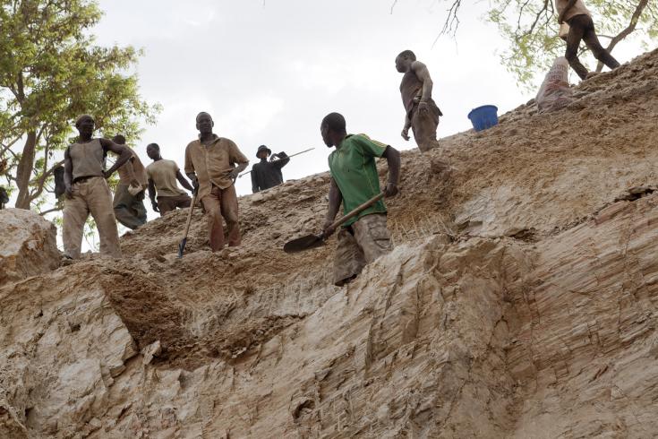 Extracción minera artesanal de oro en Zamfara, geria