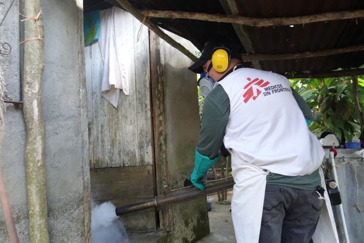 Fumigación contra el mosquito del dengue en El Rancho, Honduras.