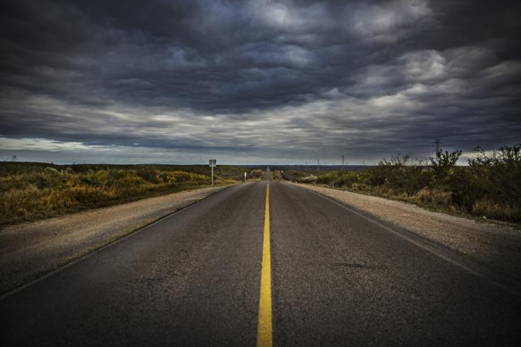 Ruta de Piedras Negras a Nuevo Laredo. Desde aquí, muchos migrantes intentan cruzar la frontera hacia Estados Unidos. Unos cientos de metros a la izquierda está el Río Bravo.