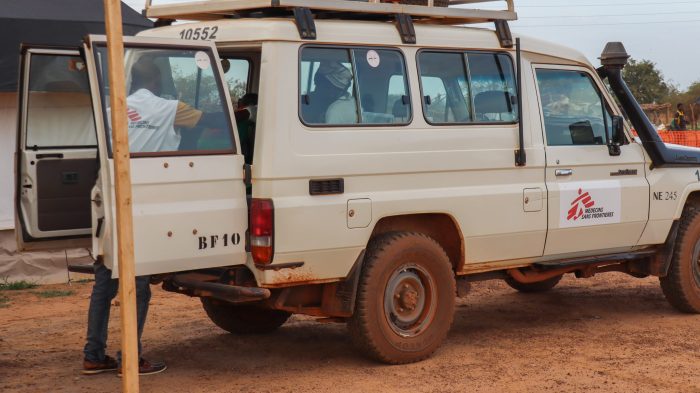 Imagen de archivo del 13 de septiembre de 2019: nuestros equipos derivan a un paciente al centro médico de Barsalogho, en Burkina Faso.