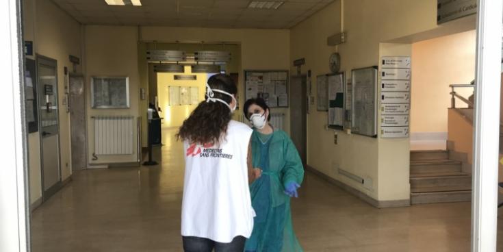 Hospital de Codogno, provincia de Lodi. Carlotta, una enfermera que lleva 10 años de trabajo con MSF, es la coordinadora de proyecto en Codogno. Su prioridad es proteger al personal del hospital.