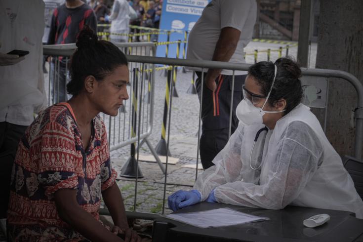 MSF evalúa y examina a las personas sin hogar en los refugios del centro de São Paulo. Las actividades también incluyen la promoción de la salud.