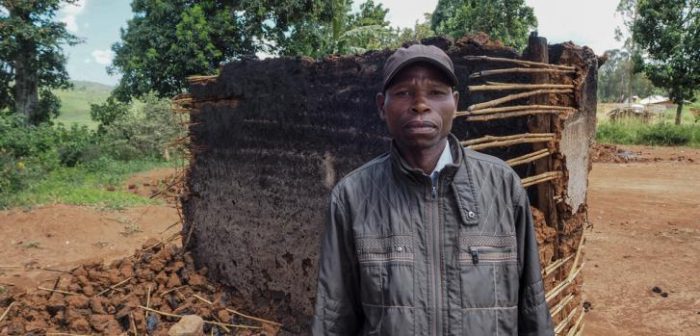 Ndjilo Laki Emmanuel es un líder comunitario de Wadda. El centro de salud de MSF de Wadda fue completamente saqueado el 2 de mayo. En el mismo ataque, 227 casas de las aldeas fueron completamente quemadas.
El pueblo ahora está abandonado, todos huyeron.MSF/Avra Fialas