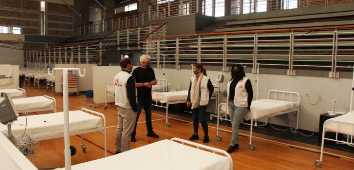 En apoyo al Hospital del Distrito de Khayelitsha, Sudáfrica, Médicos Sin Fronteras abrió un centro de tratamiento COVID-19 para satisfacer las necesidades de la comunidad local durante la epidemia.MSF