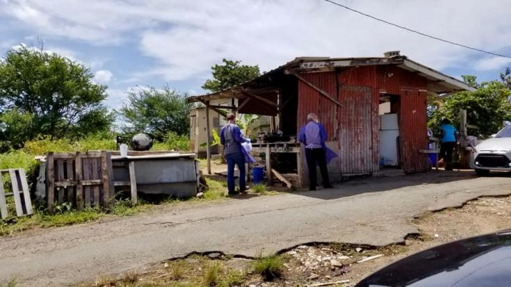En Puerto Rico, un equipo médico móvil de Médicos Sin Fronteras viaja a lugares remotos en toda la isla brindando atención domiciliaria y consultas en clínicas móviles a personas vulnerables de la comunidad.