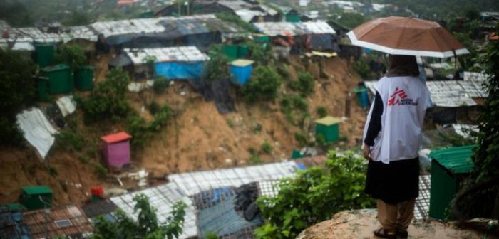 Tanbin Muftah observa desde un punto alto el campo de refugiados de Jamtoli en Cox's Bazar, en el sureste de Bangladesh.Hasnat Sohan/MSF