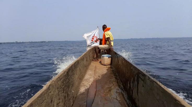 El equipo de emergencias de Médicos Sin Fronteras en República Democrática del Congo dispone de forma permanente de unas reservas preposicionadas entre las que contamos con vehículos, motos o motores fuera borda para instalar en barcos o canoas.