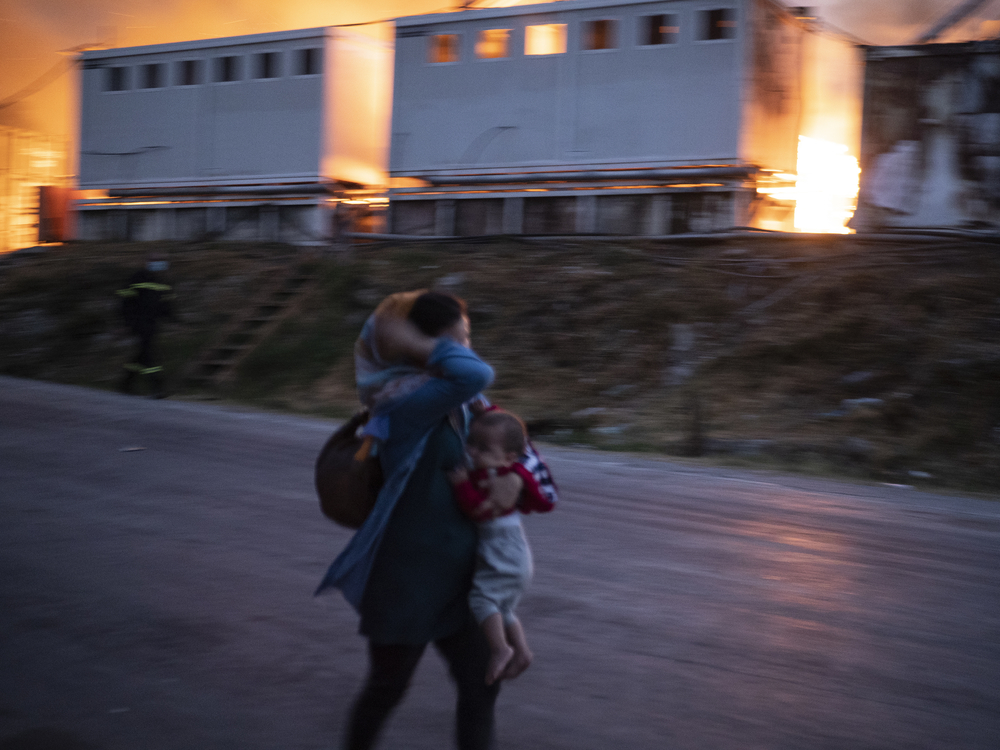 Campo de Moria, Lesbos, Grecia. 09 de septiembre de 2020. El día después de que un incendio destruyera la mayor parte del campo de refugiados, se produjo otro gran incendio y se quemó la totalidad del campo.Enri CANAJ/Magnum