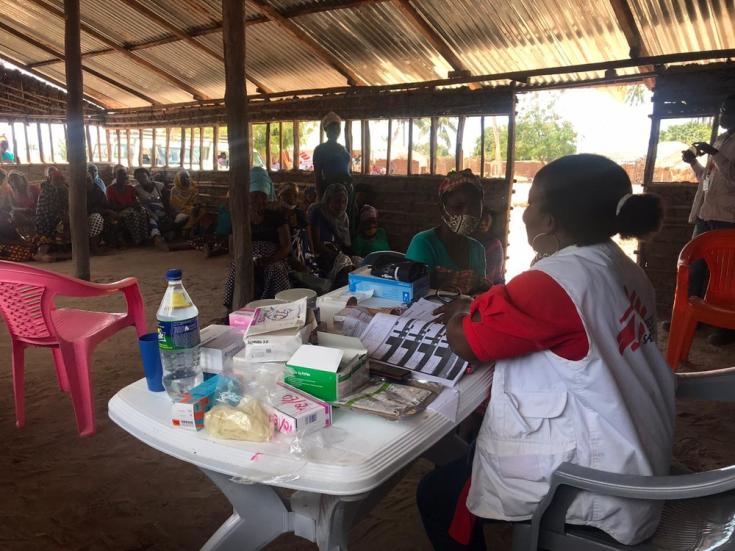A principios de septiembre, los equipos de Médicos Sin Fronteras (MSF) ofrecieron consultas médicas a través de su clínica móvil en Impire Village para responder a un brote de diarrea.
