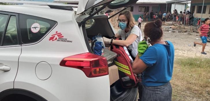 Parte del equipo de Médicos Sin Fronteras brindando apoyo tras el huracán Eta en Honduras.MSF