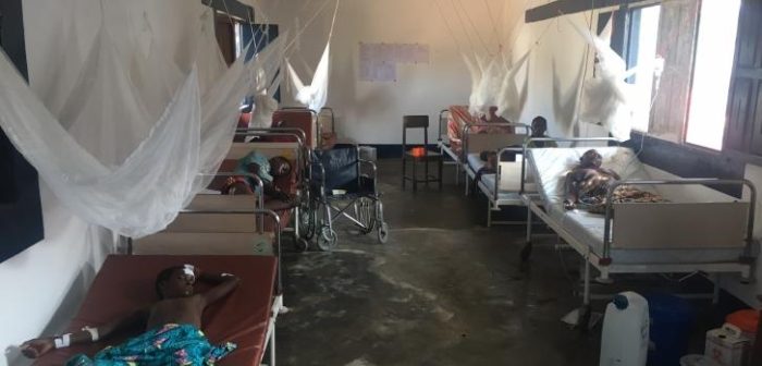 Varios heridos se recuperan en el hospital de Kakenge.MSF