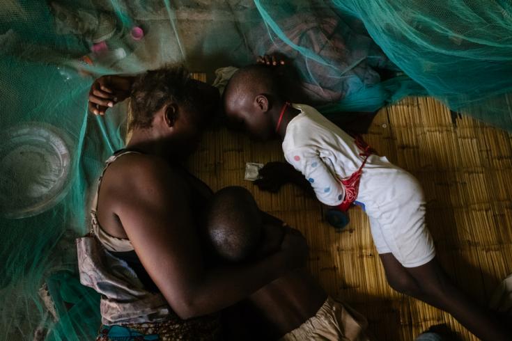 Trabajadora sexual con sus hijos en Malawi