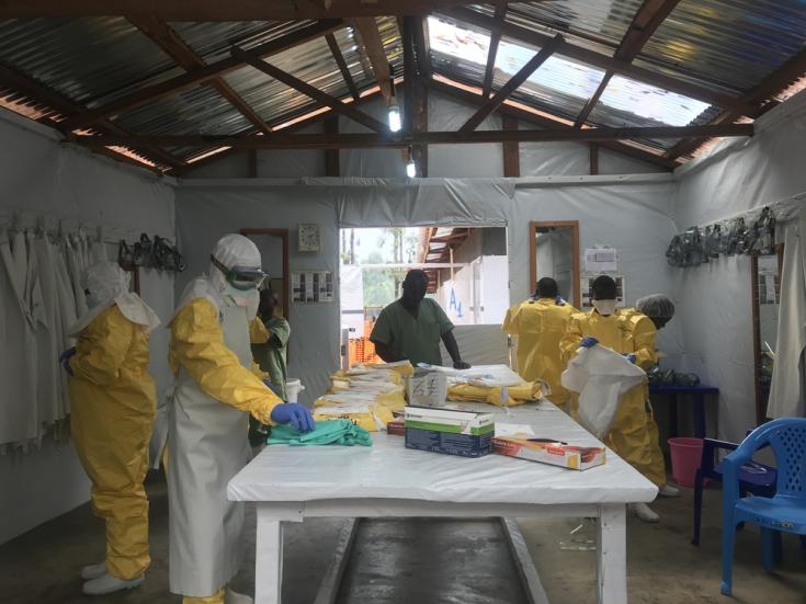 Trabajadores Médicos Sin Fronteras en epidemia Ébola